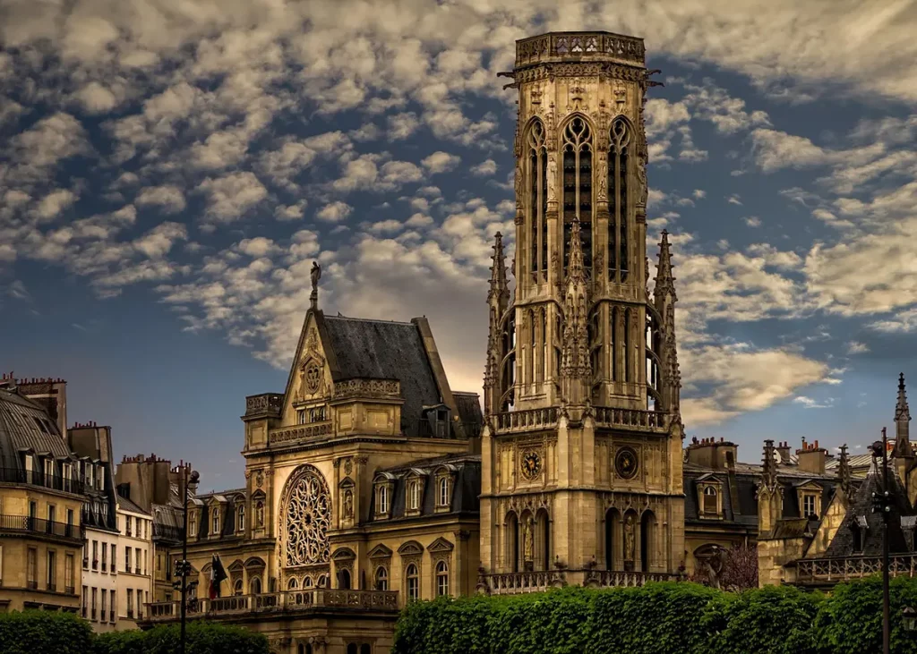 Vieille église de Paris au charme historique et architectural