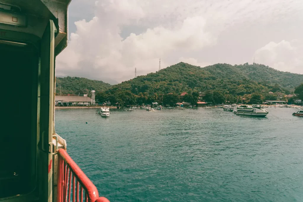 Traversée en bateau lors d’un voyage en Asie